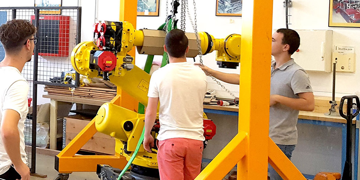 Cellule robotisée de chargement et de coulée d’aluminium